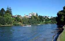 02Jun2015080649Hamilton Waikato River.jpg